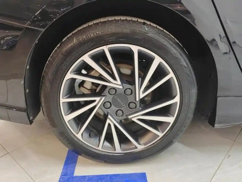 Lynk&co 03