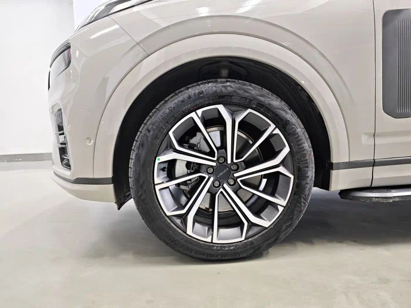 Lynk&co 09