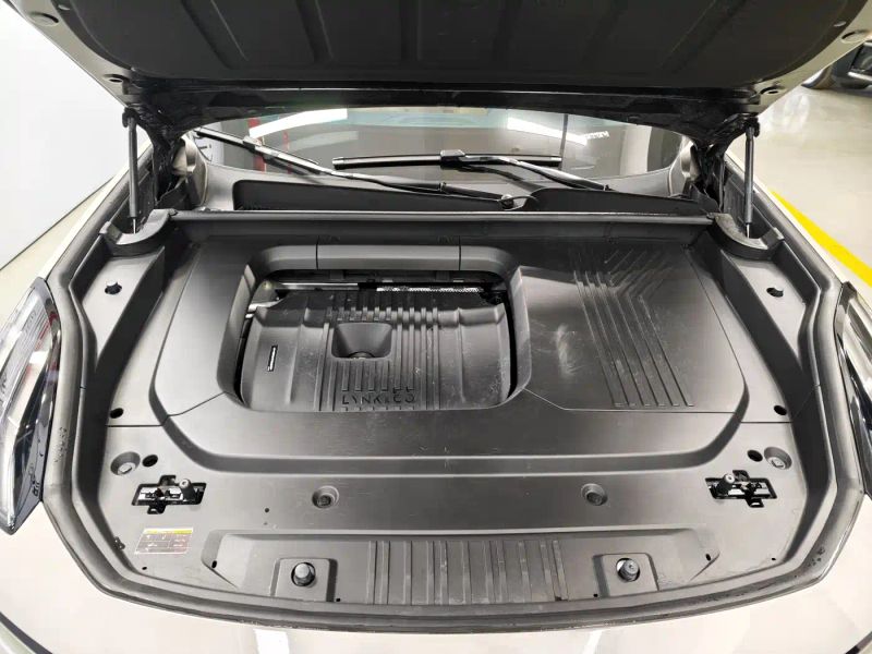 Lynk&co 09