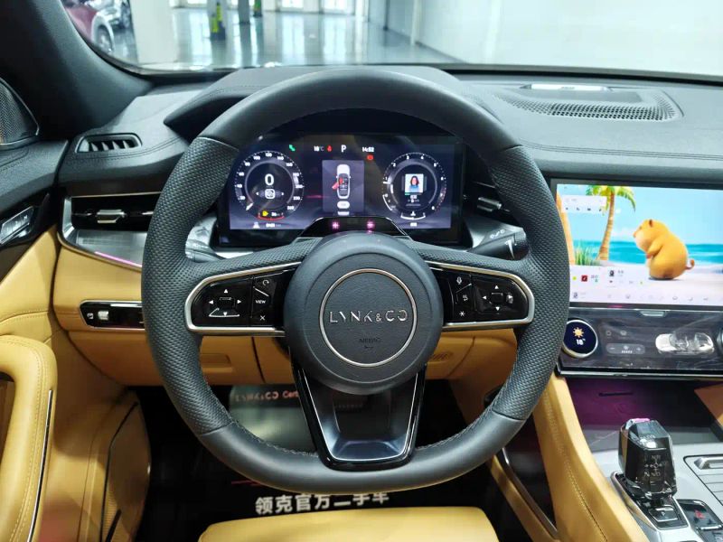 Lynk&co 09