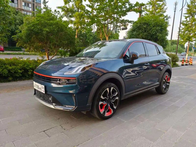 Lynk&co 06