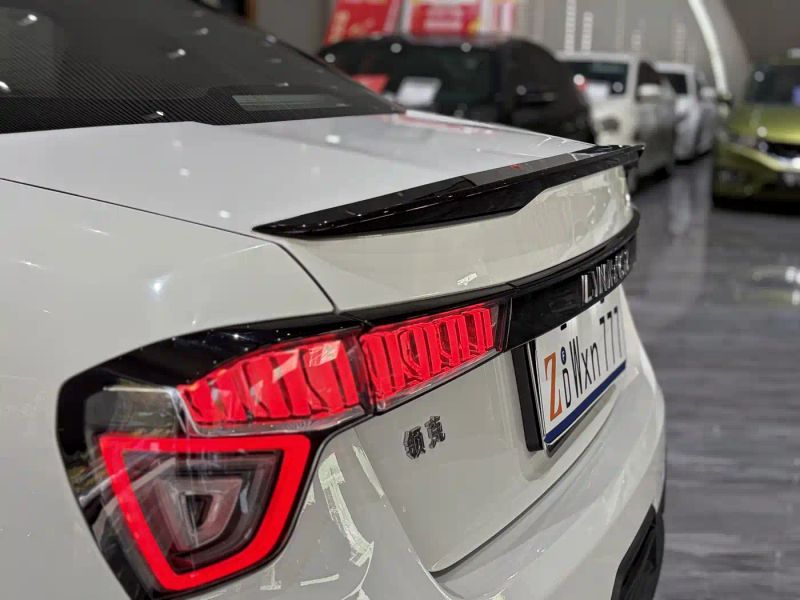 Lynk&co 03