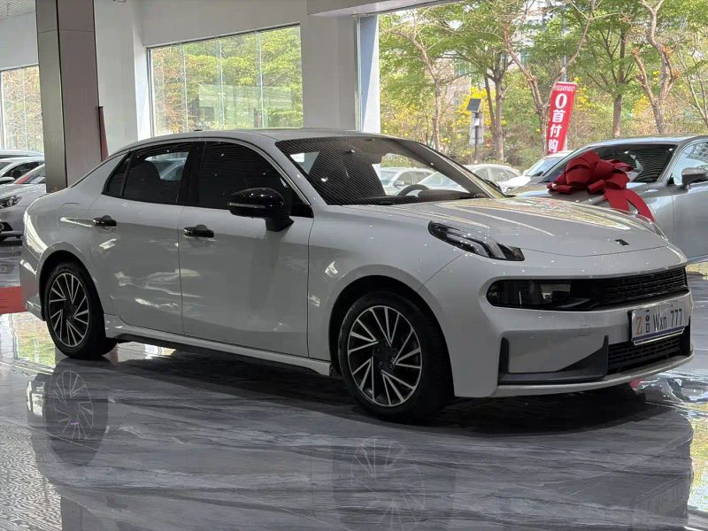 Lynk&co 03
