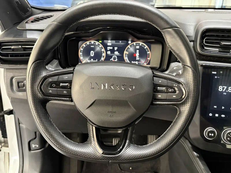 Lynk&co 03