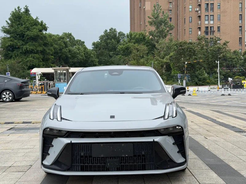 Lynk&co 03