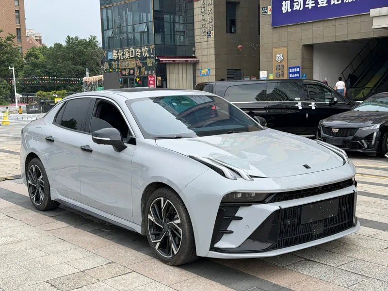 Lynk&co 03
