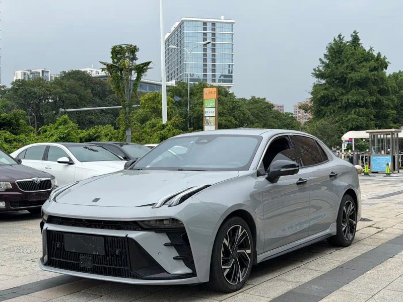 Lynk&co 03