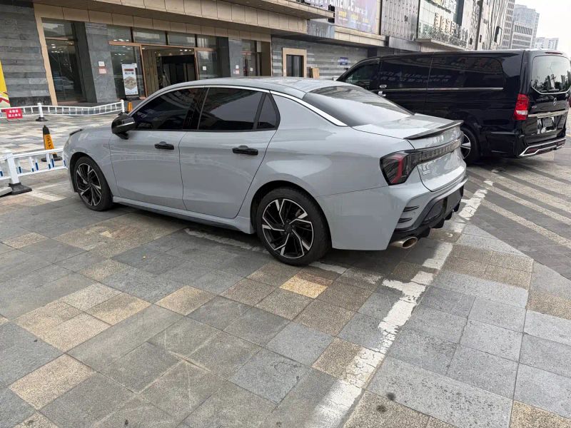 Lynk&co 03