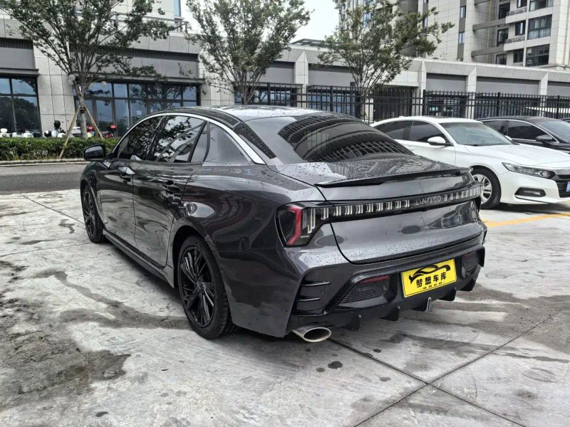 Lynk&co 03