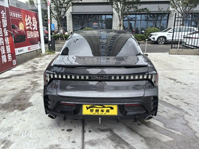 Lynk&co 03