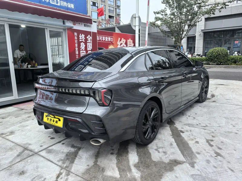 Lynk&co 03