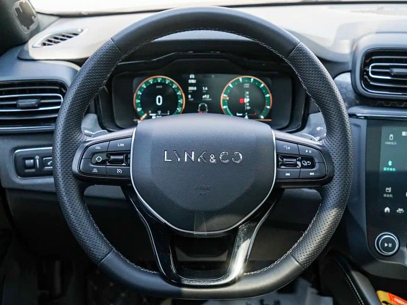 Lynk&co 03