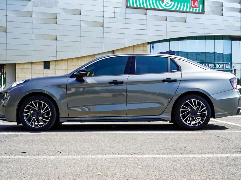 Lynk&co 03