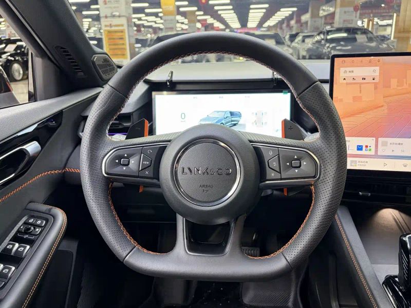 Lynk&co 03