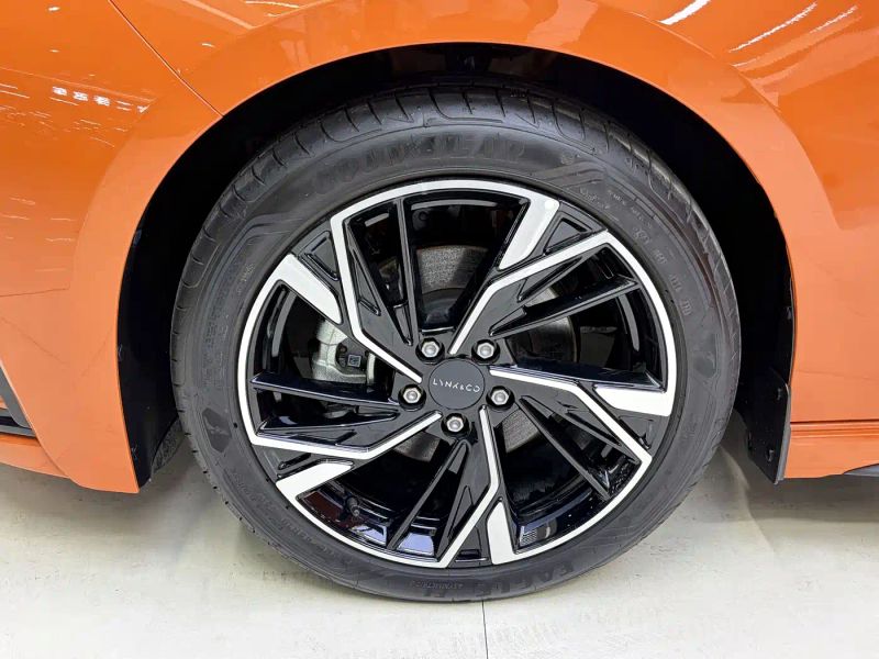 Lynk&co 03