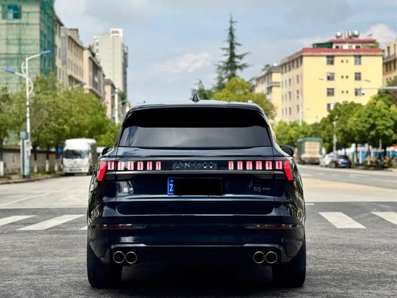 Lynk&co 09