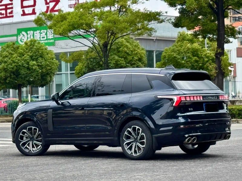 Lynk&co 09