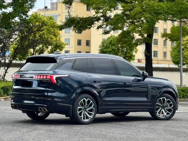 Lynk&co 09