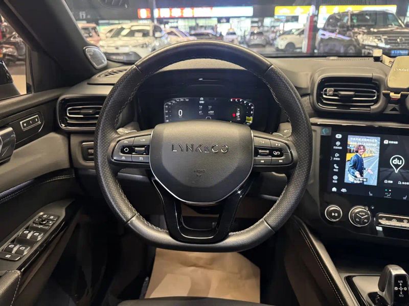 Lynk&co 03