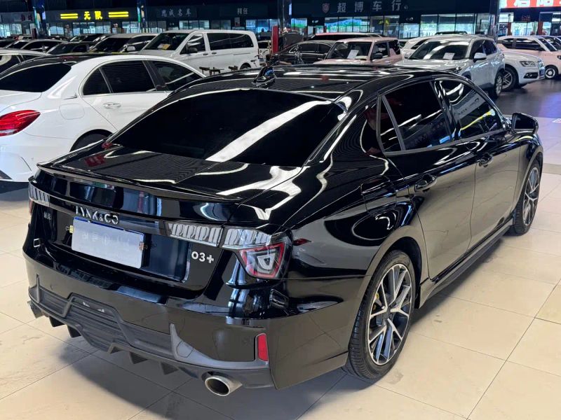 Lynk&co 03