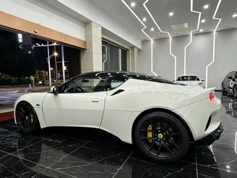 emira evora