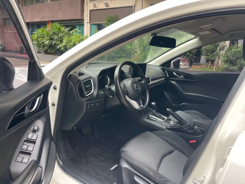 Mazda axela