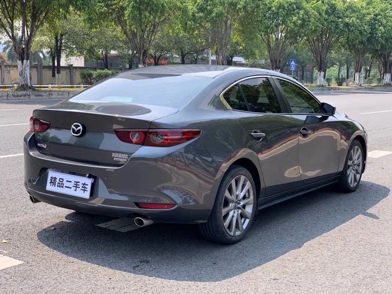 Mazda axela