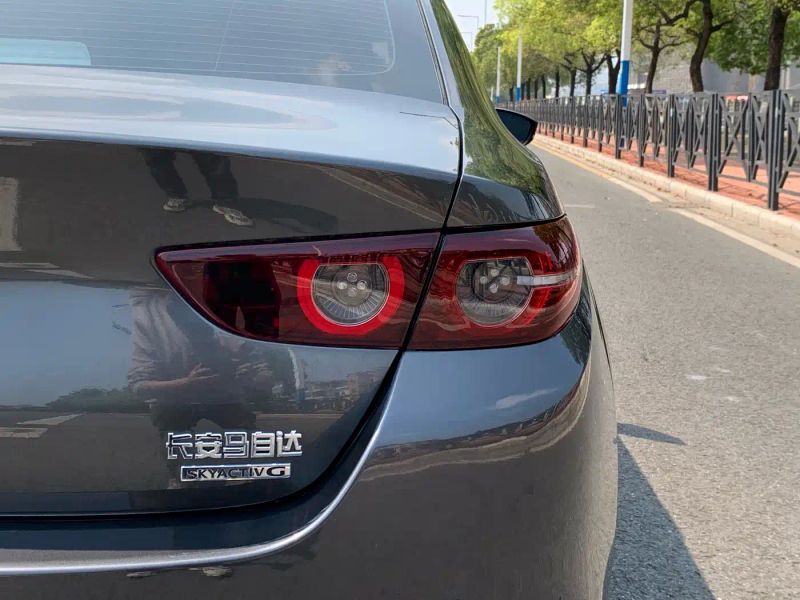 Mazda axela