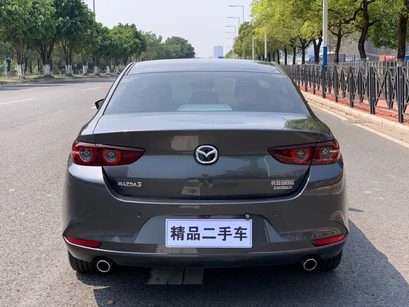 Mazda axela