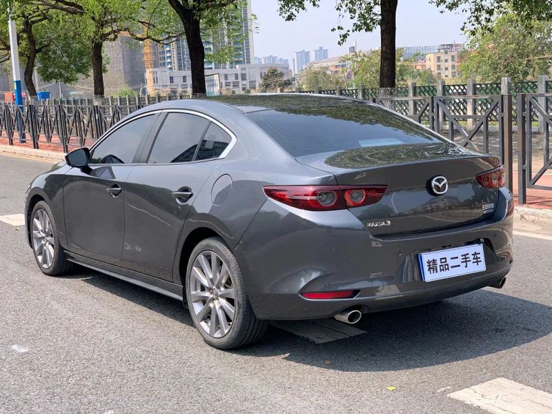 Mazda axela