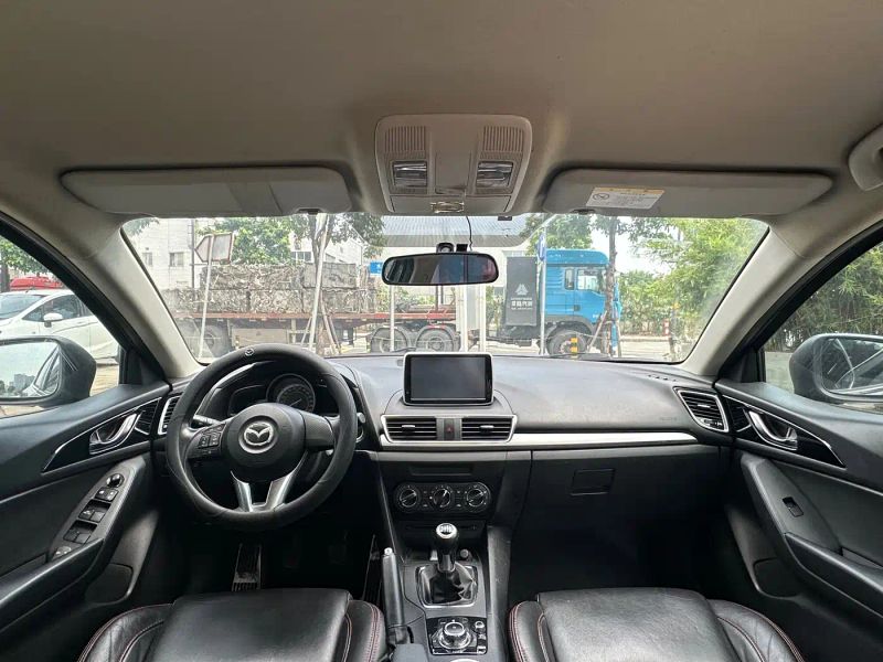 Mazda axela