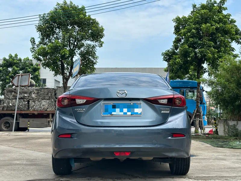 Mazda axela