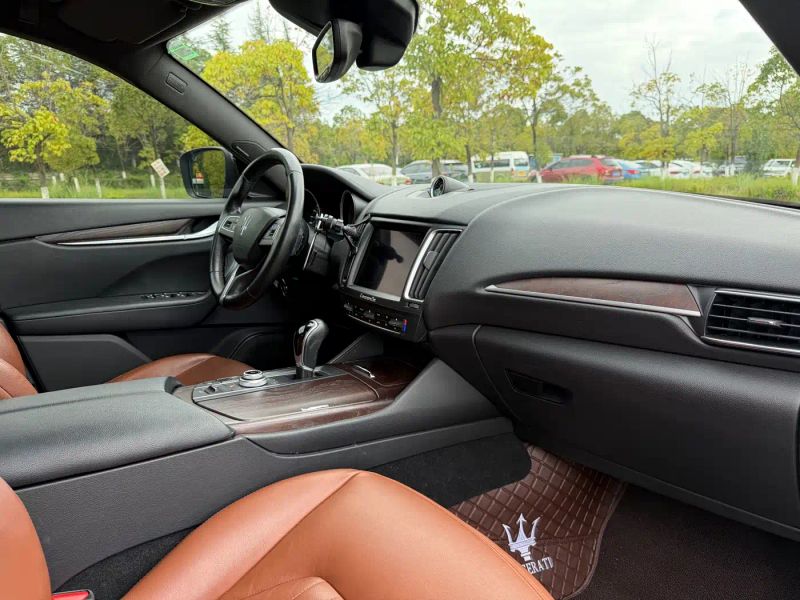 Maserati suv
