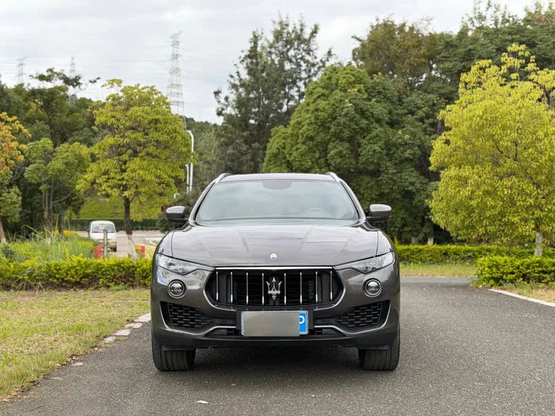 Maserati suv