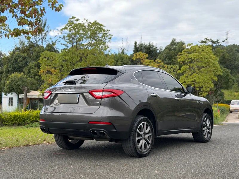 Maserati suv