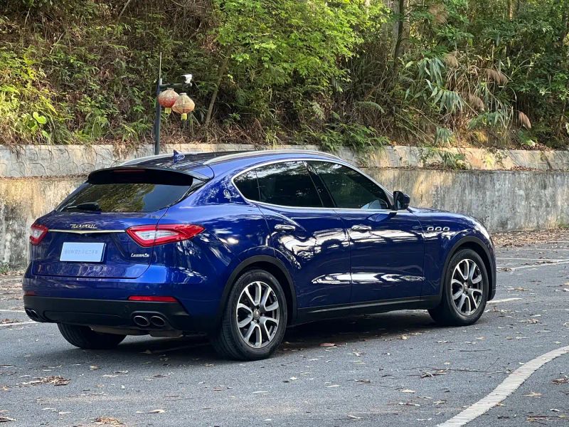 Maserati suv