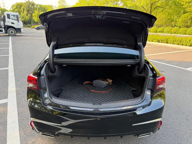 Acura tlx-l