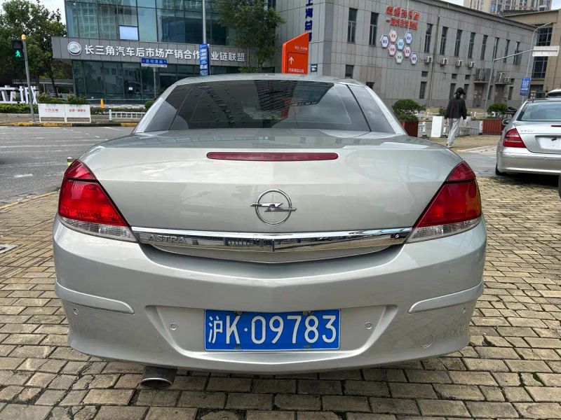 yat astra