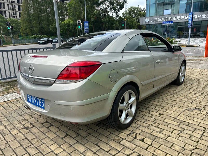yat astra