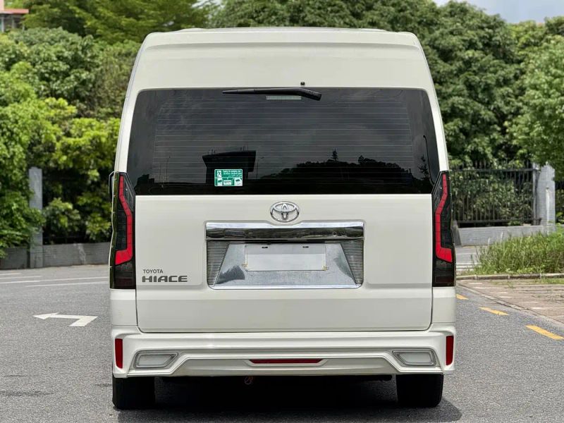 alphard van