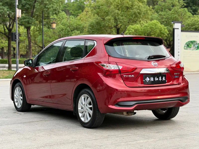Nissan tiida
