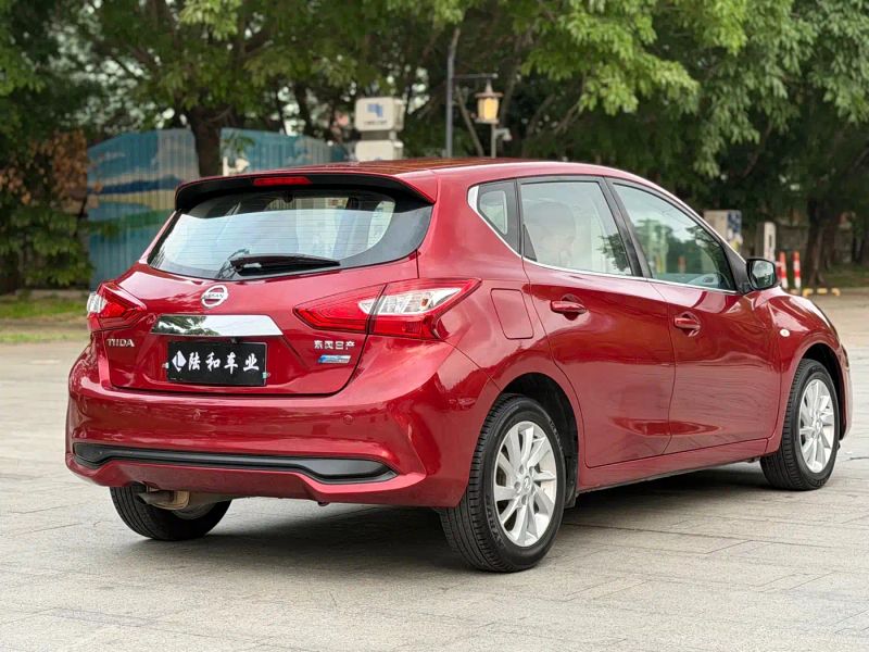Nissan tiida