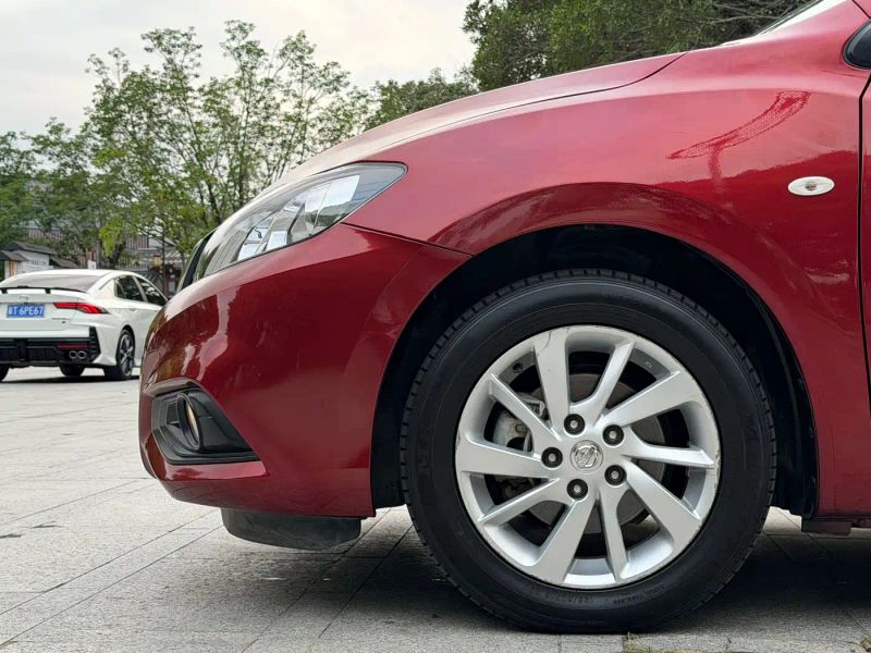 Nissan tiida