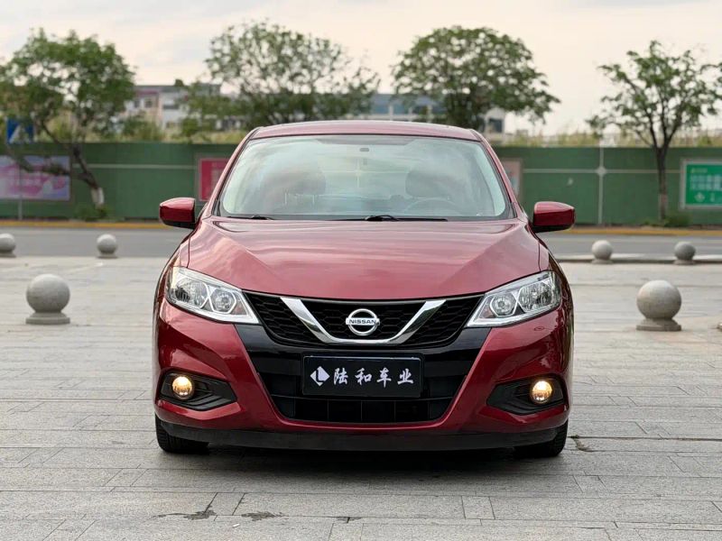 Nissan tiida