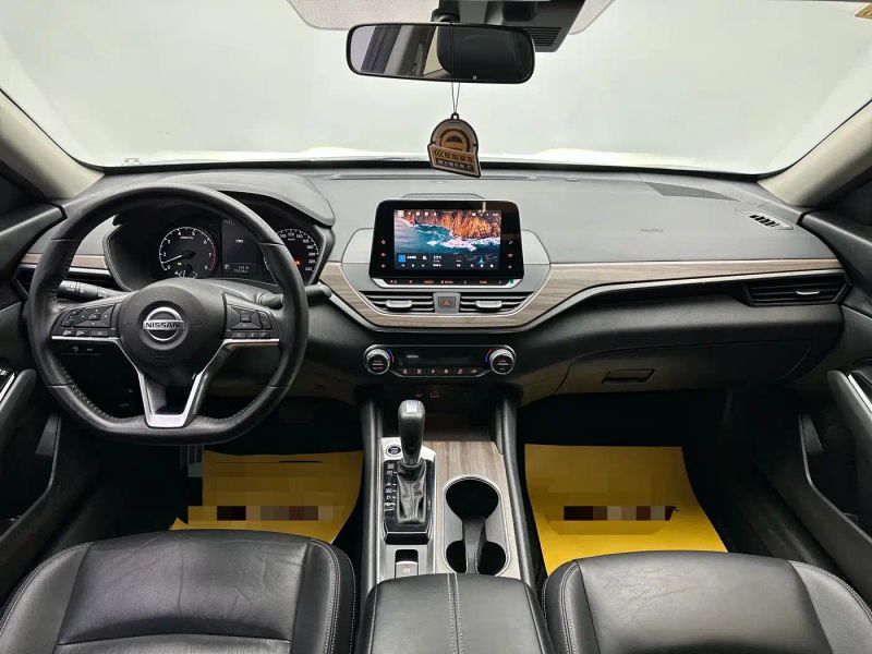 Nissan altima