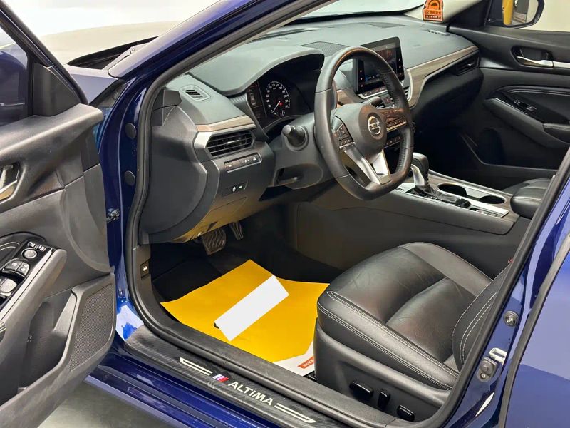 Nissan altima