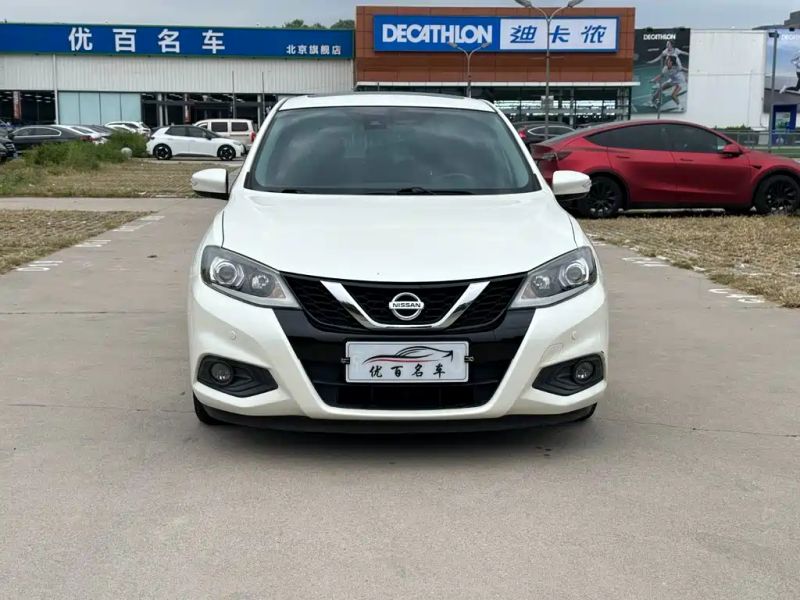 Nissan tiida