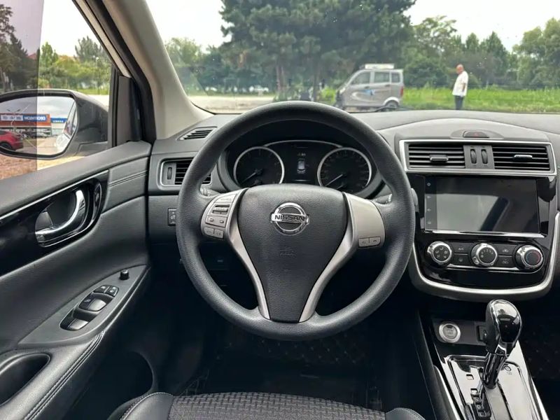 Nissan tiida
