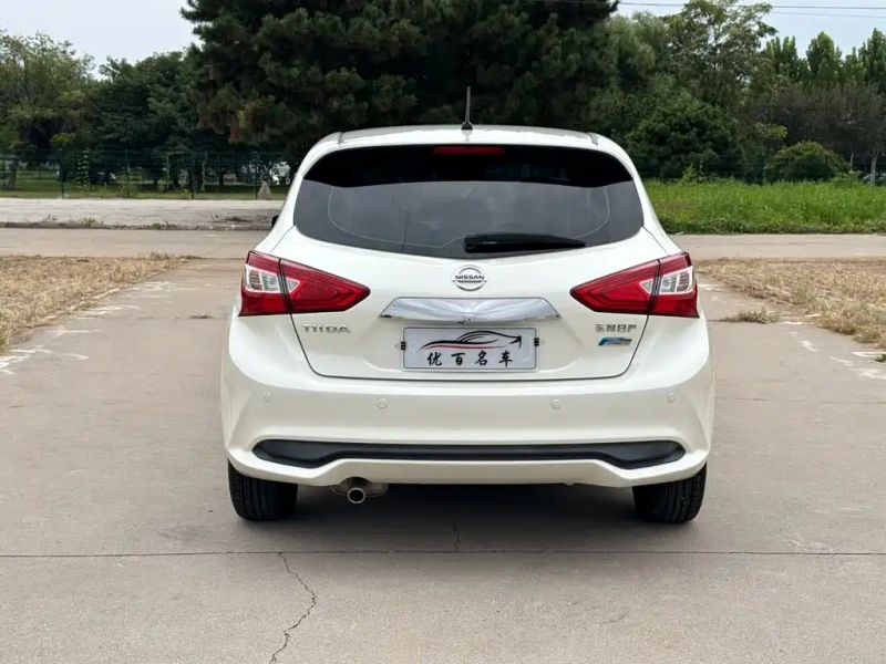 Nissan tiida