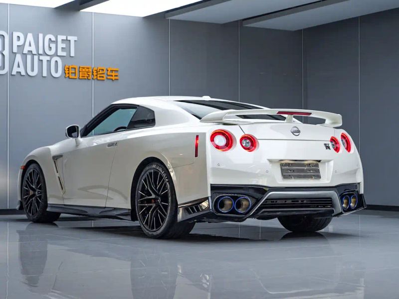 Nissan GT-R